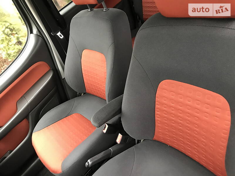 Вантажопасажирський фургон Fiat Doblo 2007 в Луцьку