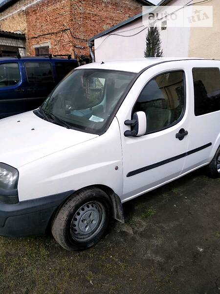 Вантажопасажирський фургон Fiat Doblo 2005 в Ємільчиному