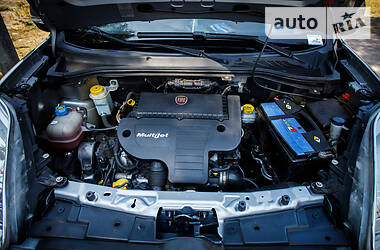 Грузопассажирский фургон Fiat Doblo 2010 в 