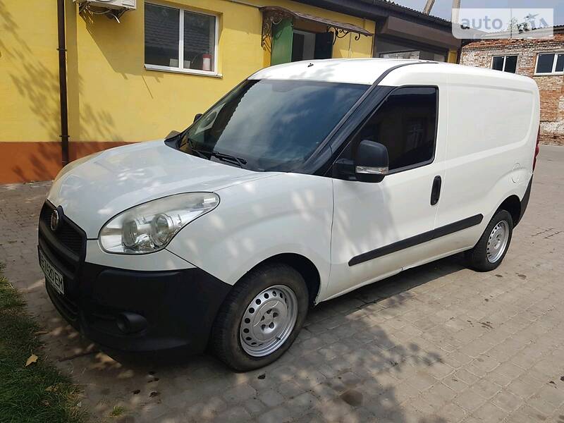 Вантажопасажирський фургон Fiat Doblo 2011 в Вінниці