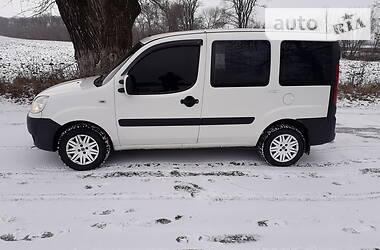 Вантажопасажирський фургон Fiat Doblo 2006 в Сумах