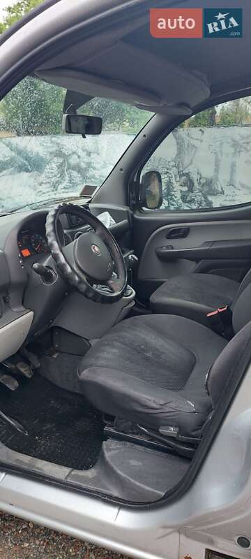 Минивэн Fiat Doblo 2008 в Киеве