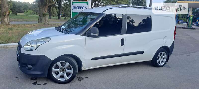 Вантажопасажирський фургон Fiat Doblo 2012 в Дніпрі