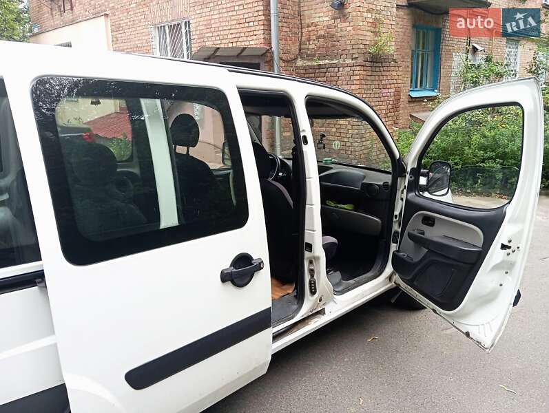 Минивэн Fiat Doblo 2007 в Киеве