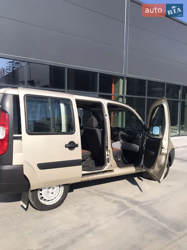 Минивэн Fiat Doblo 2008 в Буске