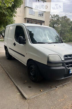 Вантажний фургон Fiat Doblo 2004 в Чернівцях