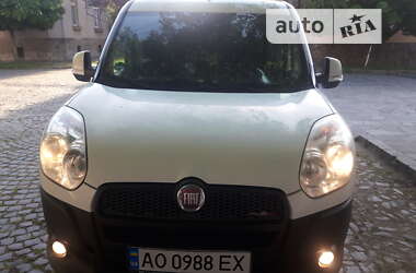 Вантажопасажирський фургон Fiat Doblo 2010 в Мукачевому