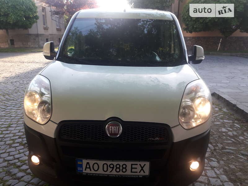 Грузопассажирский фургон Fiat Doblo 2010 в Мукачево