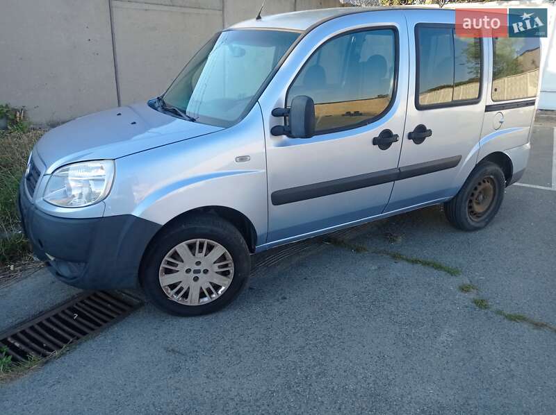 Минивэн Fiat Doblo 2008 в Киеве