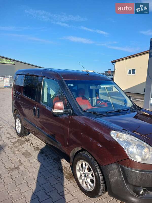 Вантажний фургон Fiat Doblo 2012 в Луцьку