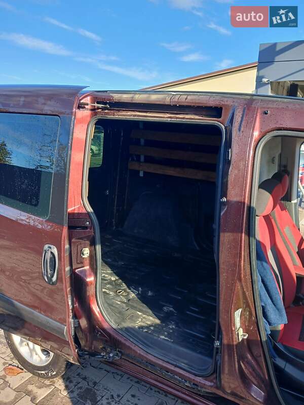 Вантажний фургон Fiat Doblo 2012 в Луцьку