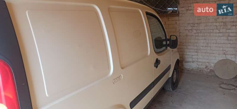 Вантажний фургон Fiat Doblo 2013 в Коротичу