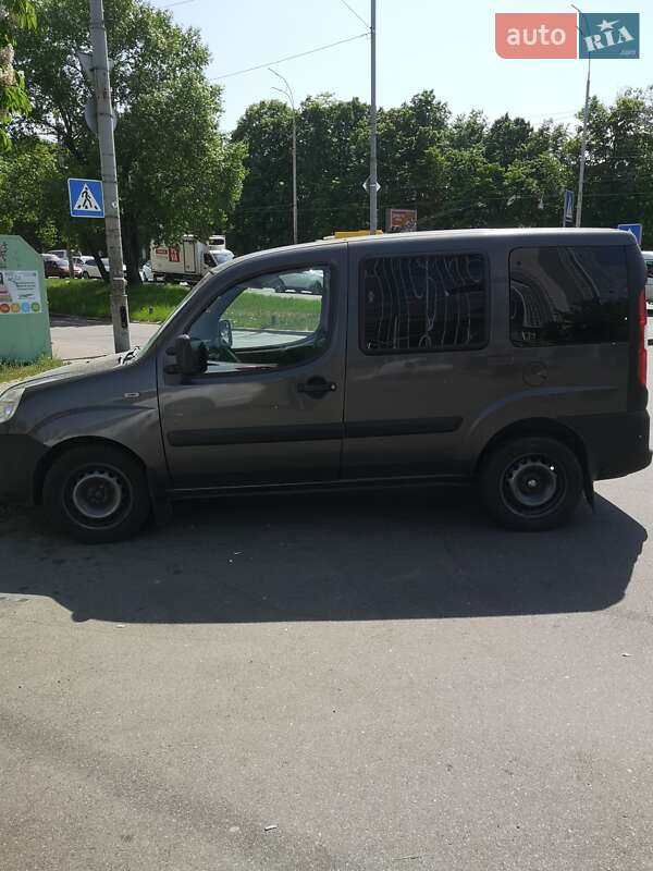 Минивэн Fiat Doblo 2008 в Киеве