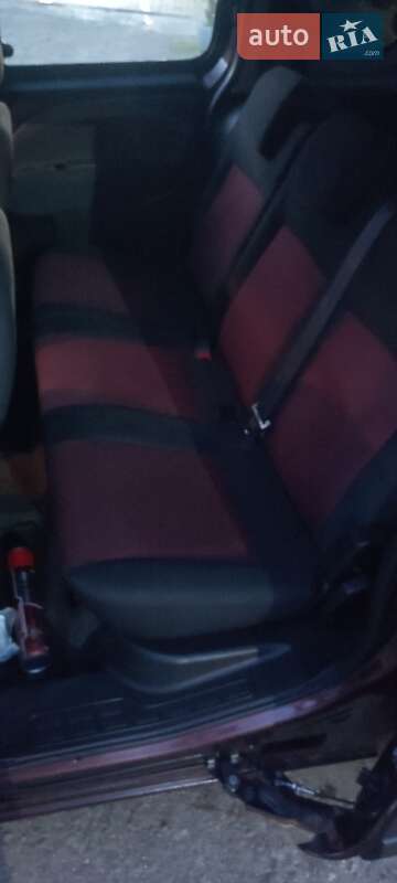 Мінівен Fiat Doblo 2010 в Чернівцях фото 12 Мінівен Fiat Doblo 2010 в Чернівцях