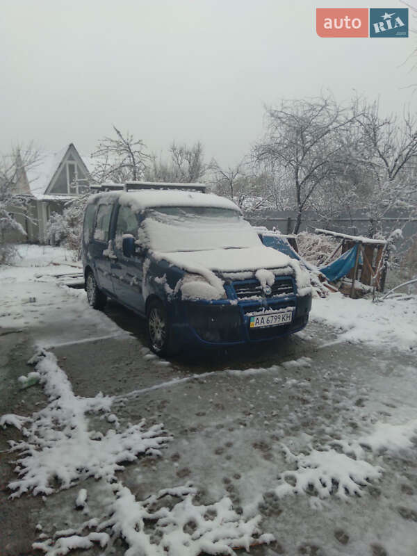Минивэн Fiat Doblo 2006 в Киеве