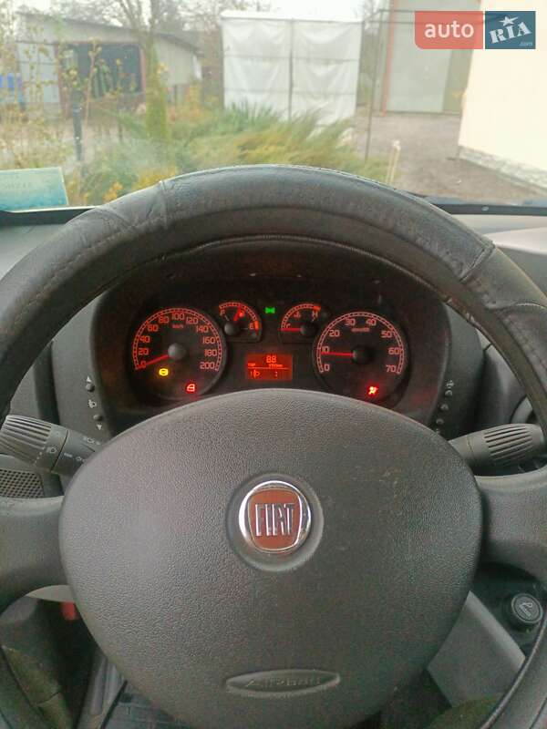 Минивэн Fiat Doblo 2010 в Киеве