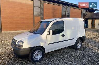 Вантажний фургон Fiat Doblo 2004 в Чернівцях