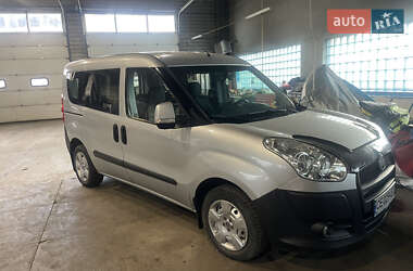 Вантажопасажирський фургон Fiat Doblo 2011 в Чернівцях