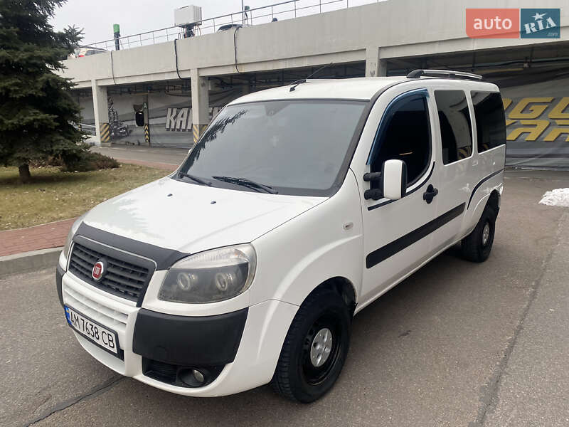 Минивэн Fiat Doblo 2008 в Киеве