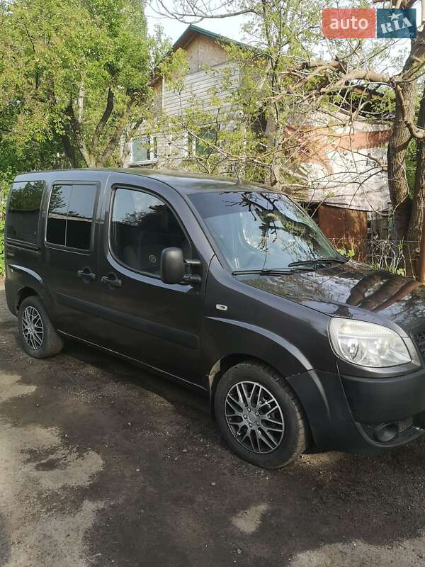 Минивэн Fiat Doblo 2008 в Киеве