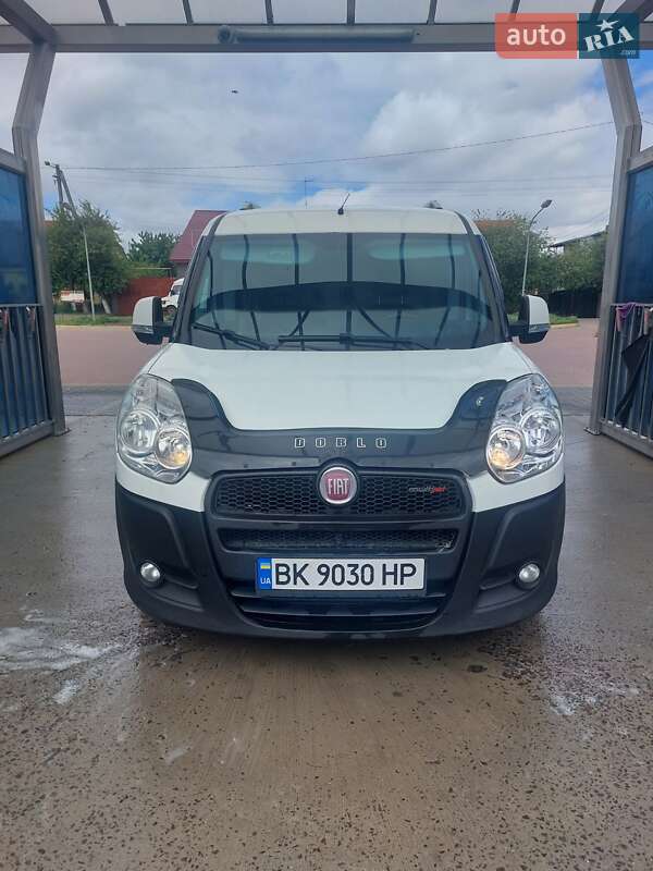 Грузовой фургон Fiat Doblo 2014 в Ровно
