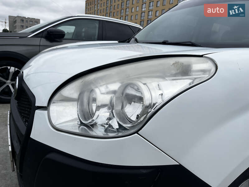 Грузопассажирский фургон Fiat Doblo 2012 в Нетешине