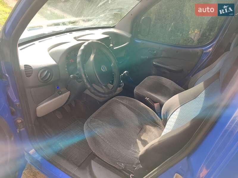 Грузовой фургон Fiat Doblo 2006 в Краснограде
