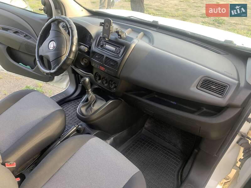 Грузовой фургон Fiat Doblo 2011 в Буче