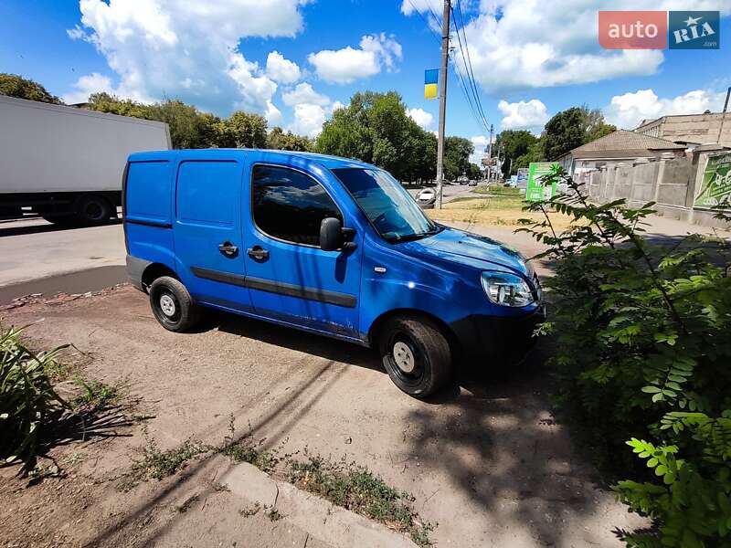 Грузовой фургон Fiat Doblo 2006 в Краснограде