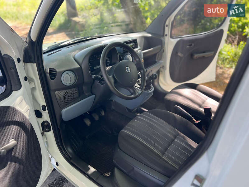 Минивэн Fiat Doblo 2006 в Дубно