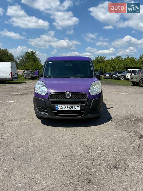 Вантажний фургон Fiat Doblo 2011 в 