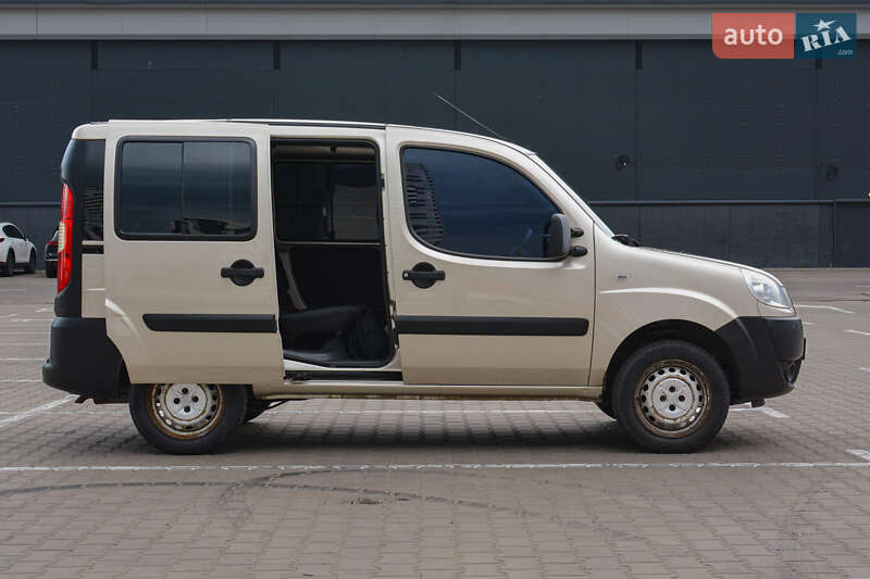 Минивэн Fiat Doblo 2013 в Киеве