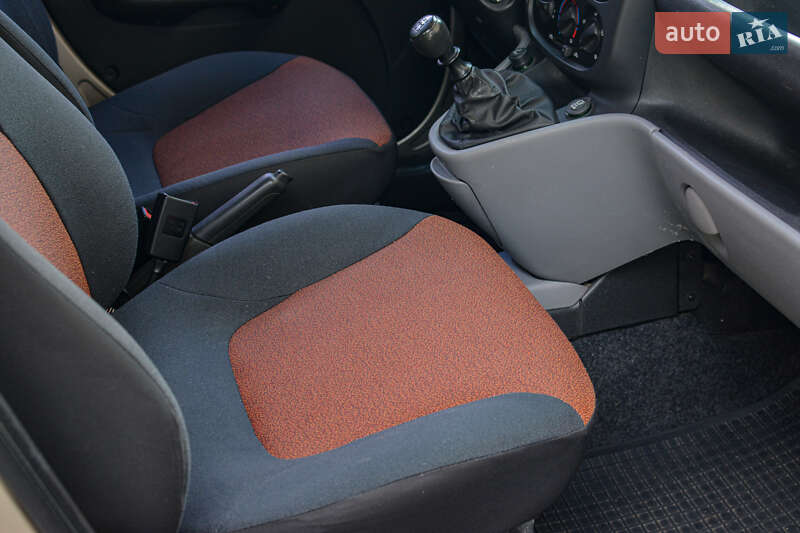 Минивэн Fiat Doblo 2013 в Киеве