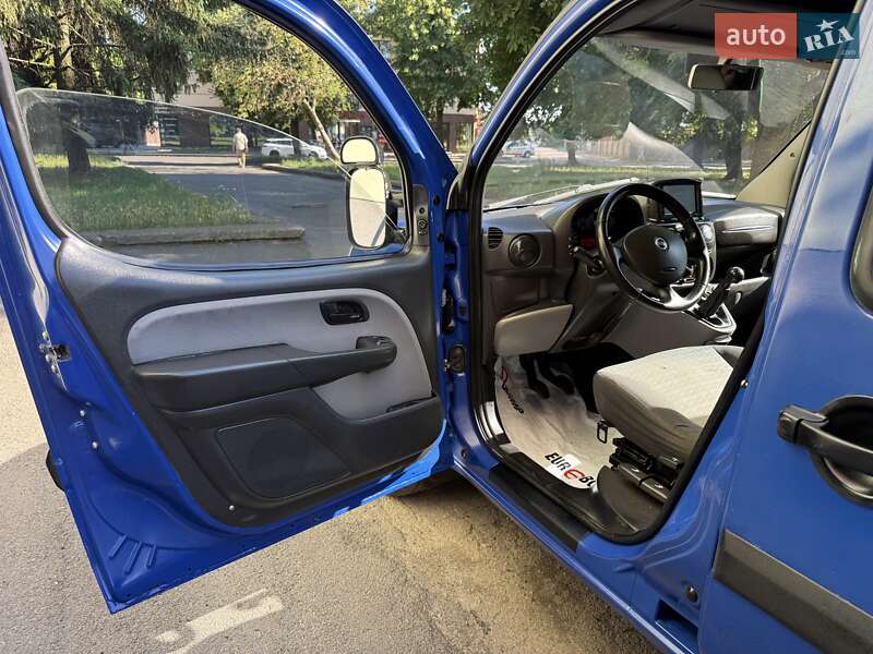 Минивэн Fiat Doblo 2008 в Ровно