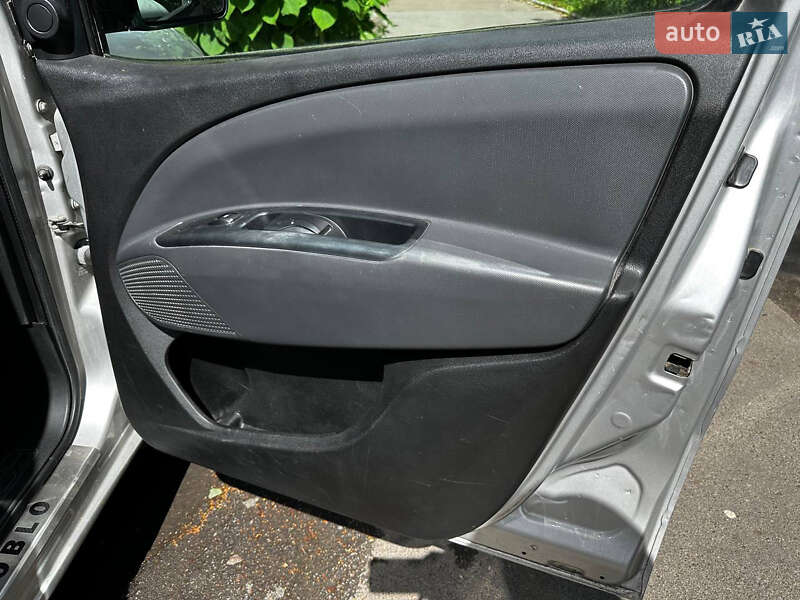 Мінівен Fiat Doblo 2012 в Рівному