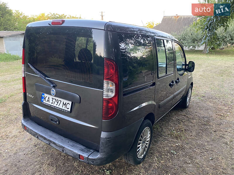 Минивэн Fiat Doblo 2007 в Киеве