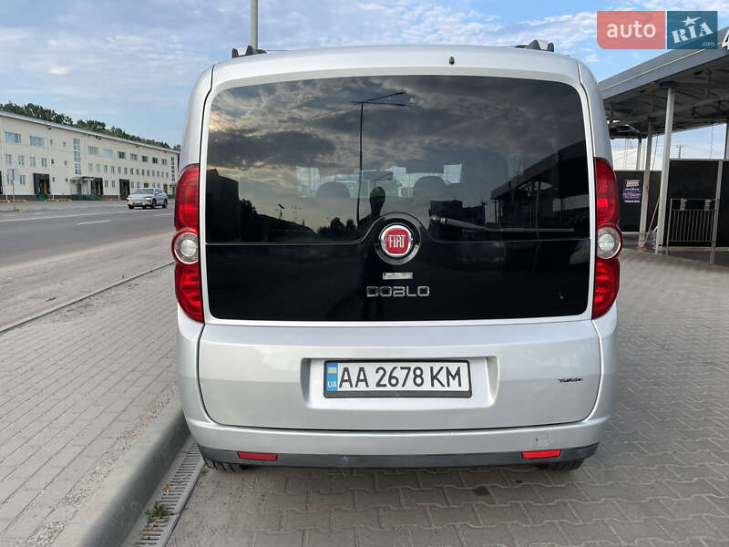 Минивэн Fiat Doblo 2012 в Киеве