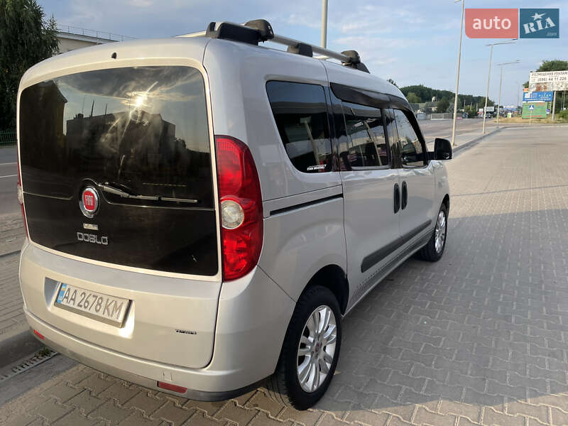 Минивэн Fiat Doblo 2012 в Киеве