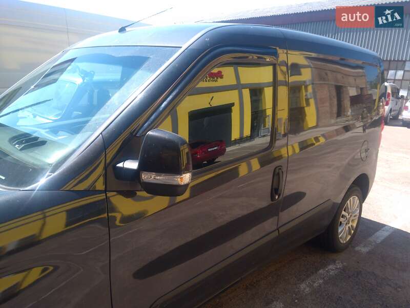 Минивэн Fiat Doblo 2013 в Киеве