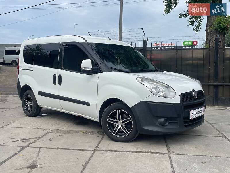 Грузопассажирский фургон Fiat Doblo 2010 в 