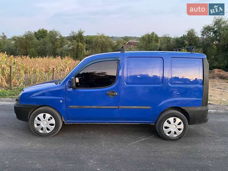 Вантажопасажирський фургон Fiat Doblo 2003 в Дніпрі