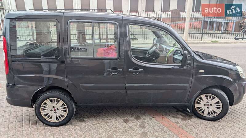 Минивэн Fiat Doblo 2008 в Киеве
