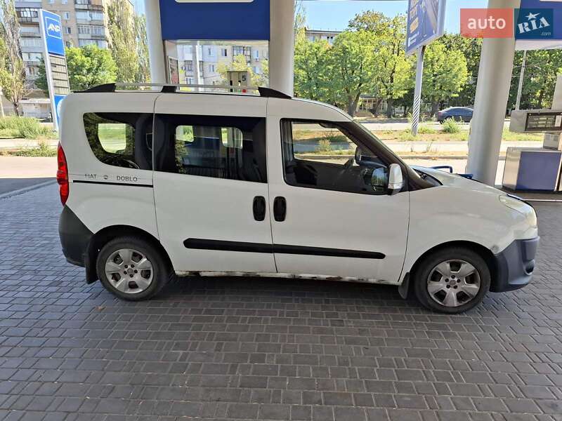 Минивэн Fiat Doblo 2010 в Николаеве