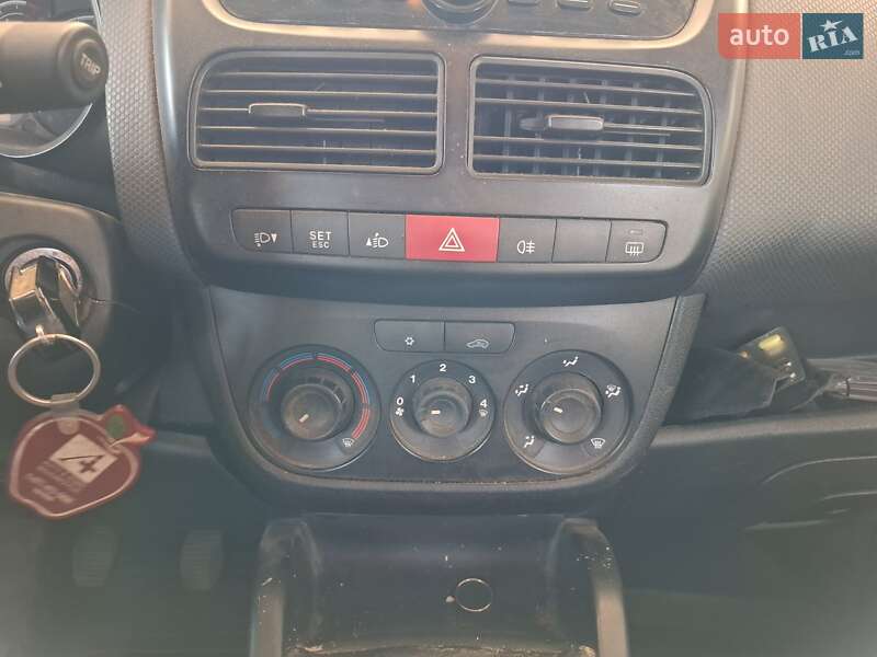 Минивэн Fiat Doblo 2010 в Николаеве
