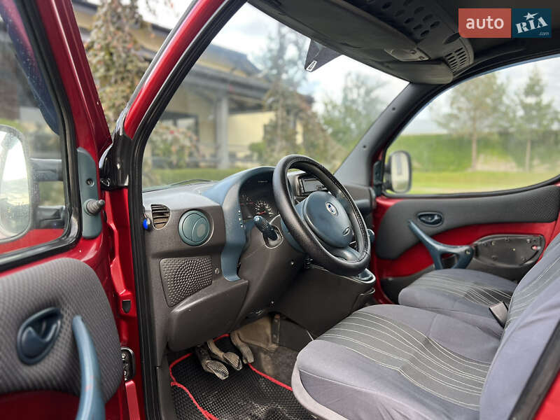 Минивэн Fiat Doblo 2001 в Жовкве