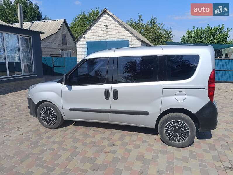 Минивэн Fiat Doblo 2011 в Зачепиловке