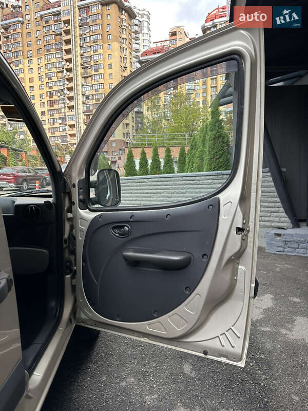 Минивэн Fiat Doblo 2015 в Киеве