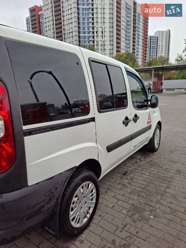 Минивэн Fiat Doblo 2013 в Киеве