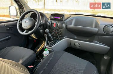 Мінівен Fiat Doblo 2011 в  фото 12 Мінівен Fiat Doblo 2011 в