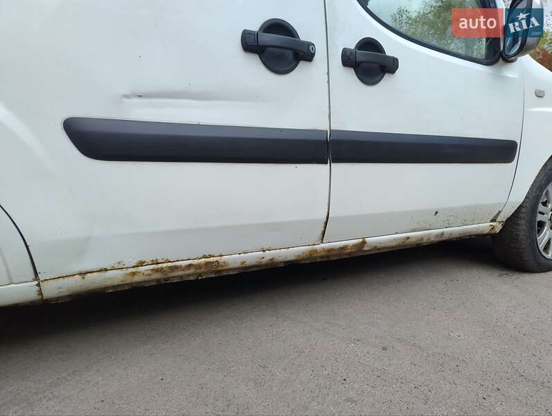 Минивэн Fiat Doblo 2007 в Киеве